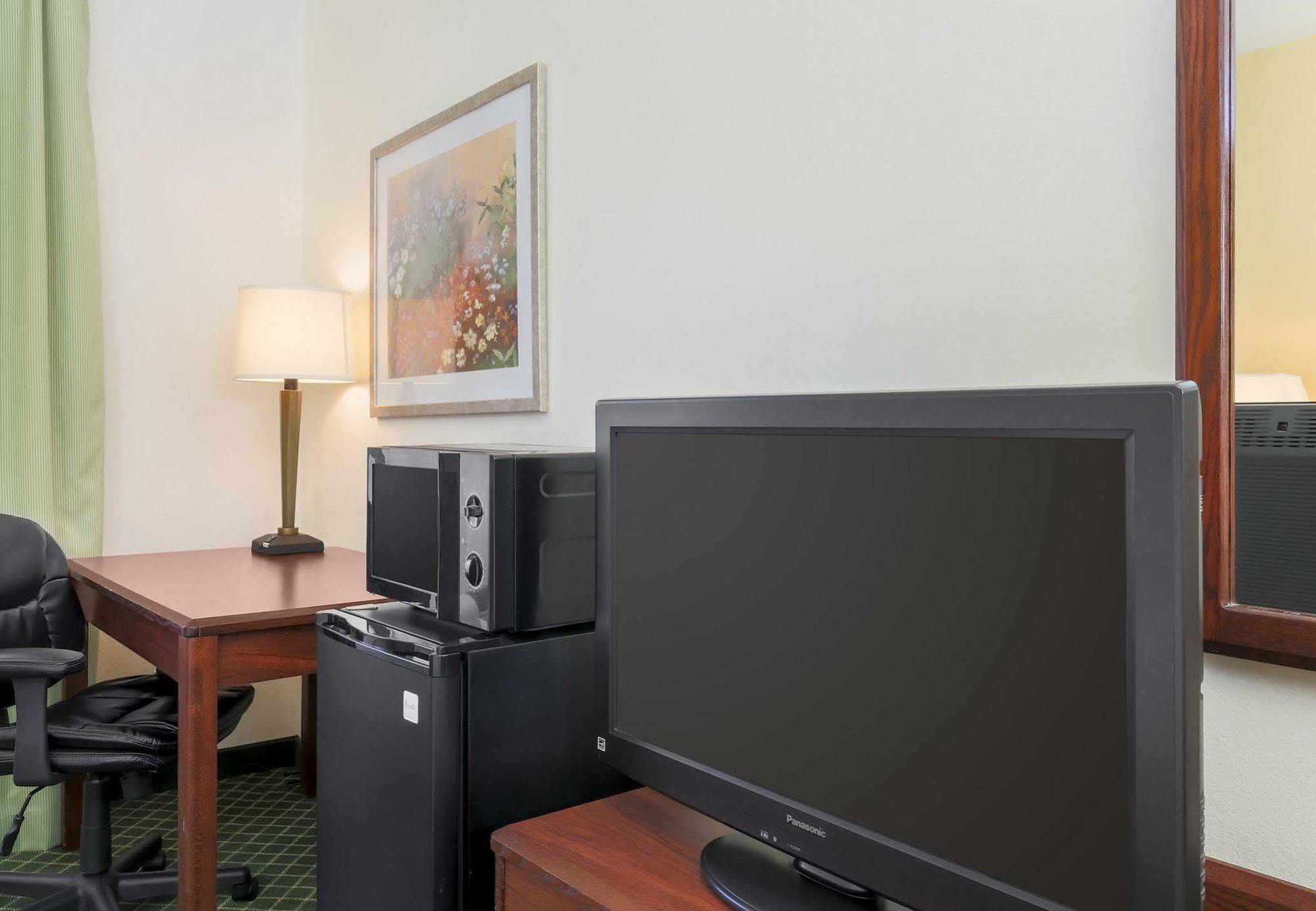 Hotel Wingate By Wyndham Uniontown Extérieur photo